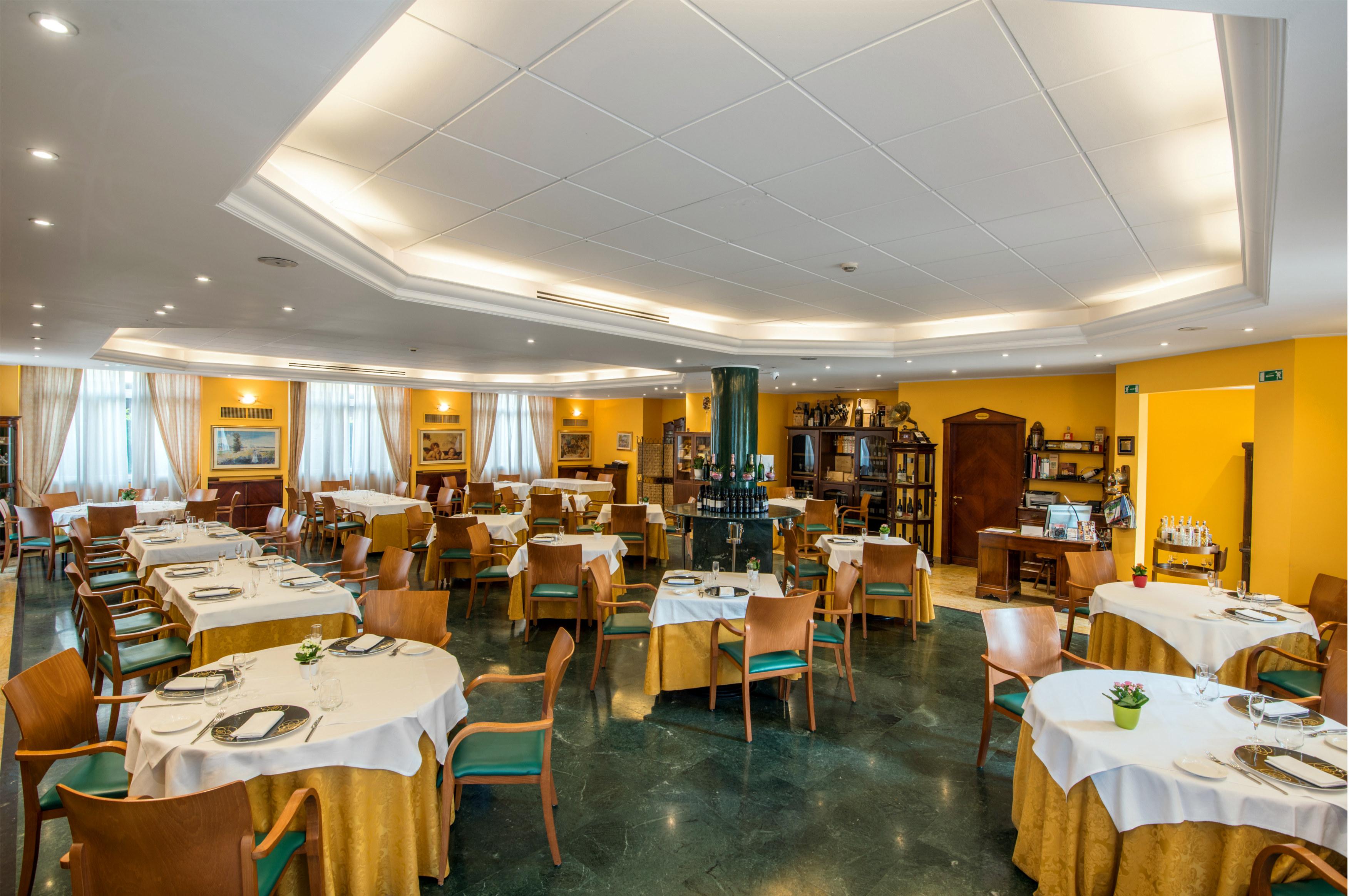 As Hotel Dei Giovi Cesano Maderno Restoran fotoğraf